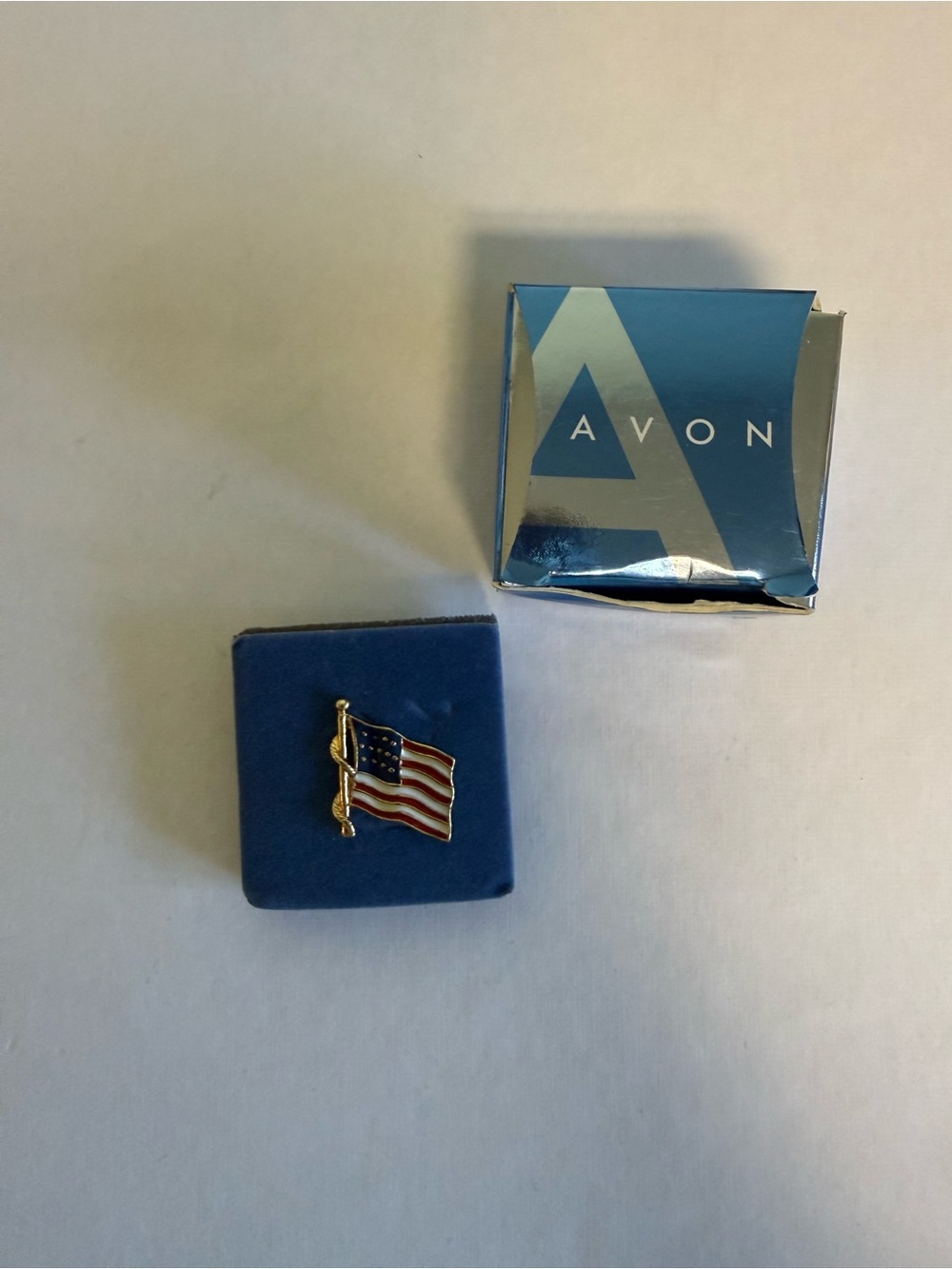 Avon American Pride Flag Tac Pin 2005 USA Patriotic Original Box